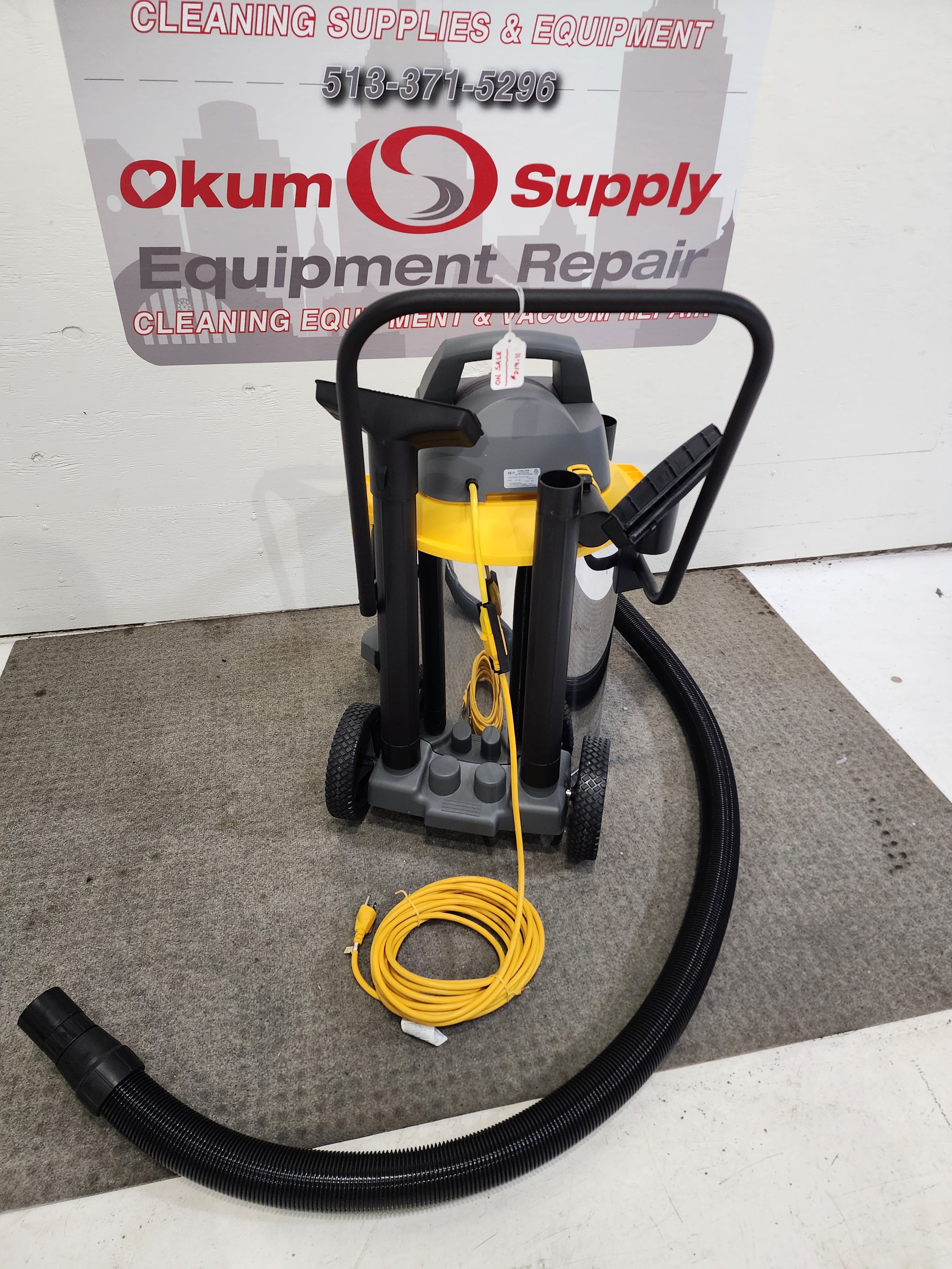 Showroom Demo Model - Contractor Stainless Steel 6.5 Peak HP Wet Dry Blower Shop Vacuum - With Handle - 16 GAL