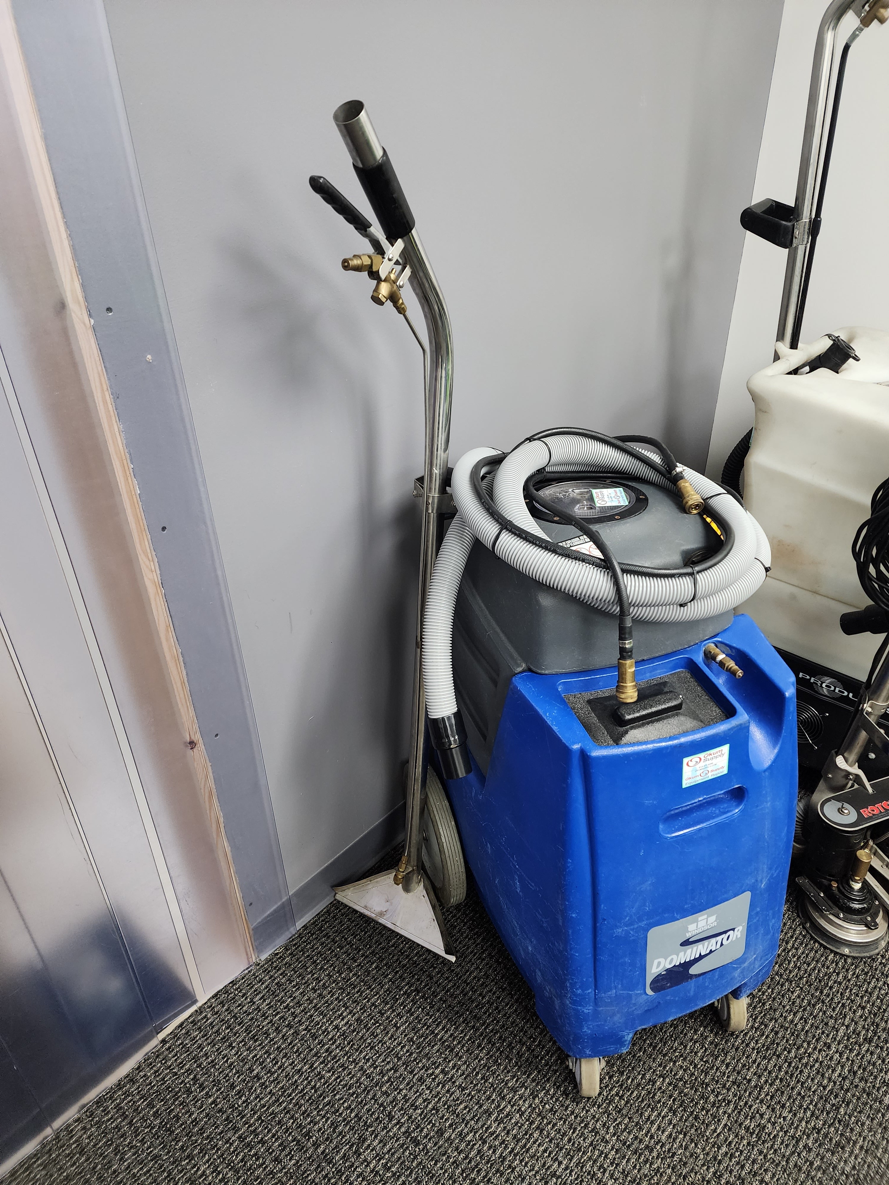 Windsor Dominator Carpet Extractor - Refurbished - 12 Gallon - Carpet Cleaner