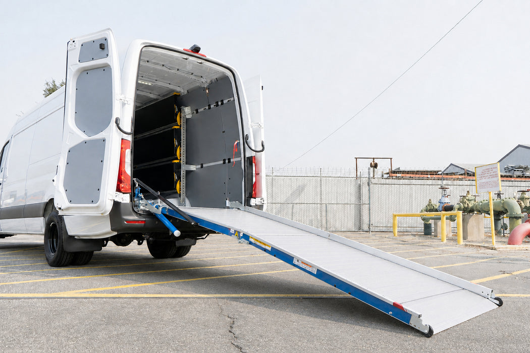 Light Plus series ramp, 47"x126", 1500 lbs capacity, Solid deck, Left-hand swivel