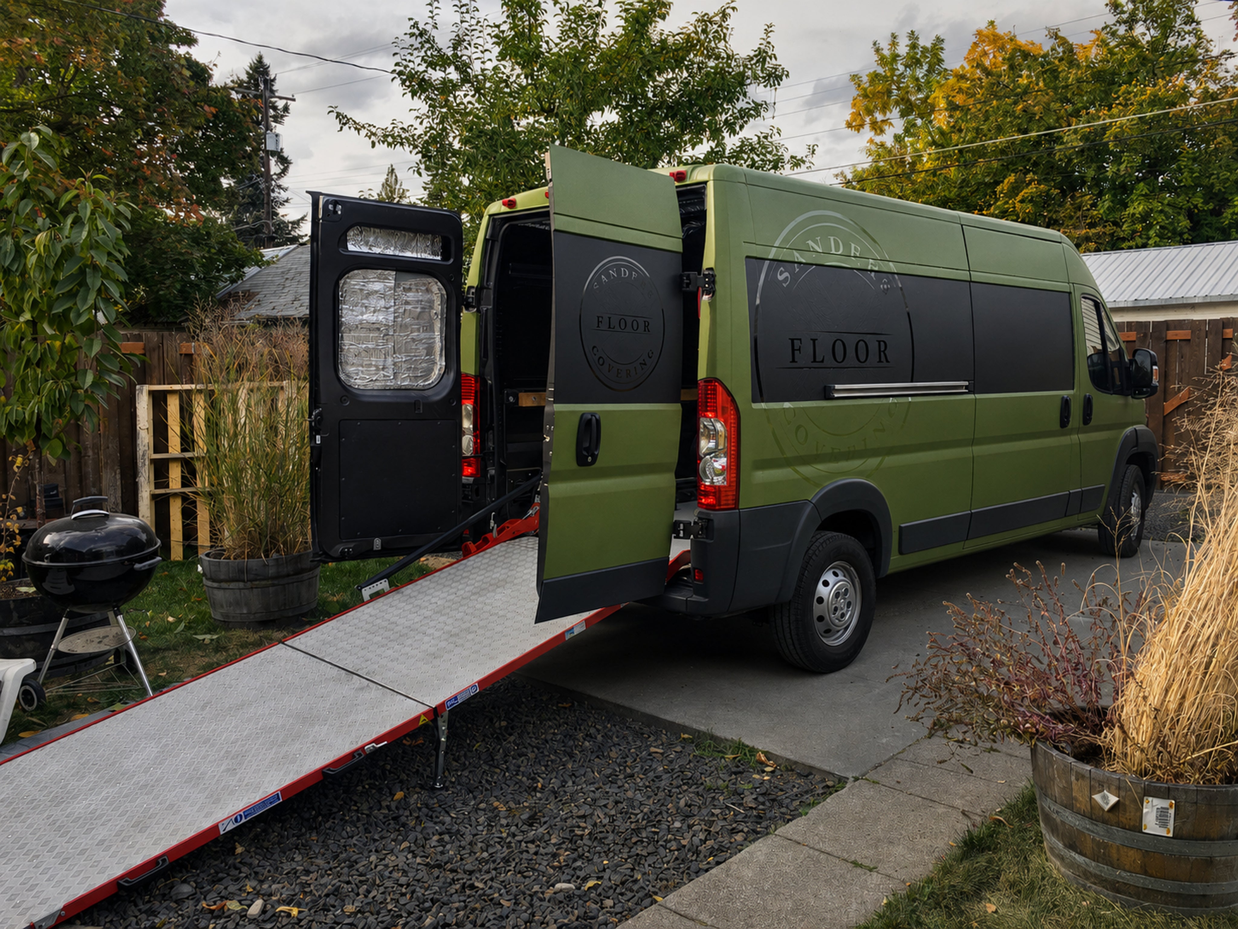 PC series ramp, 47"x128", 3300 lbs. capacity, Solid deck, Left-hand swivel