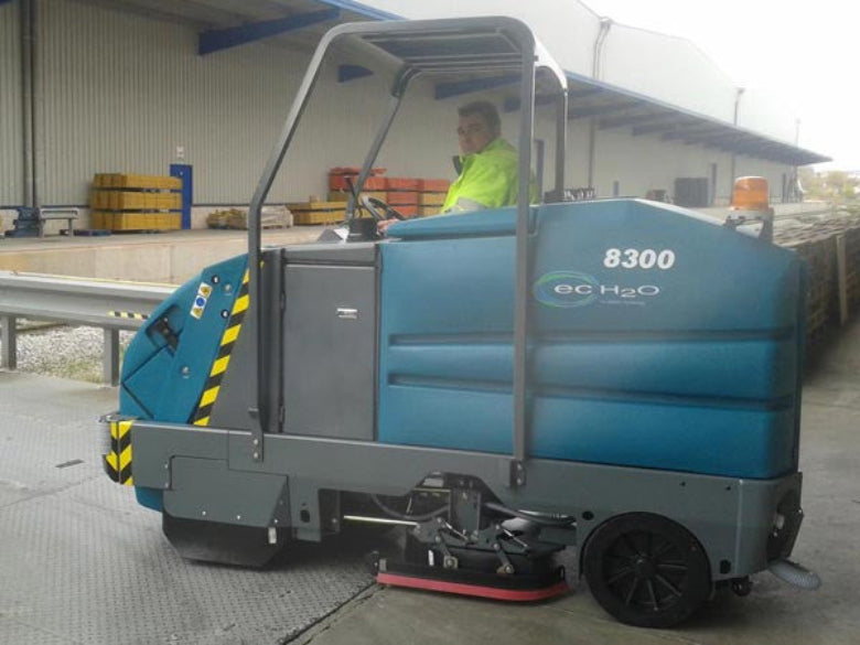 Tennant 8300 Floor Scrubber Repair Services