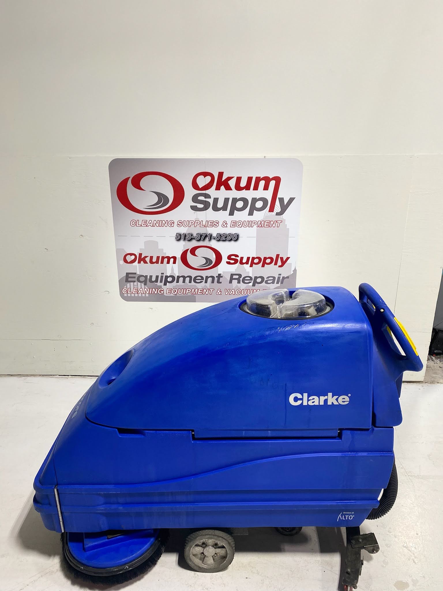 Clarke Encore L2426 Mid-Size Battery Powered Automatic Floor Scrubber