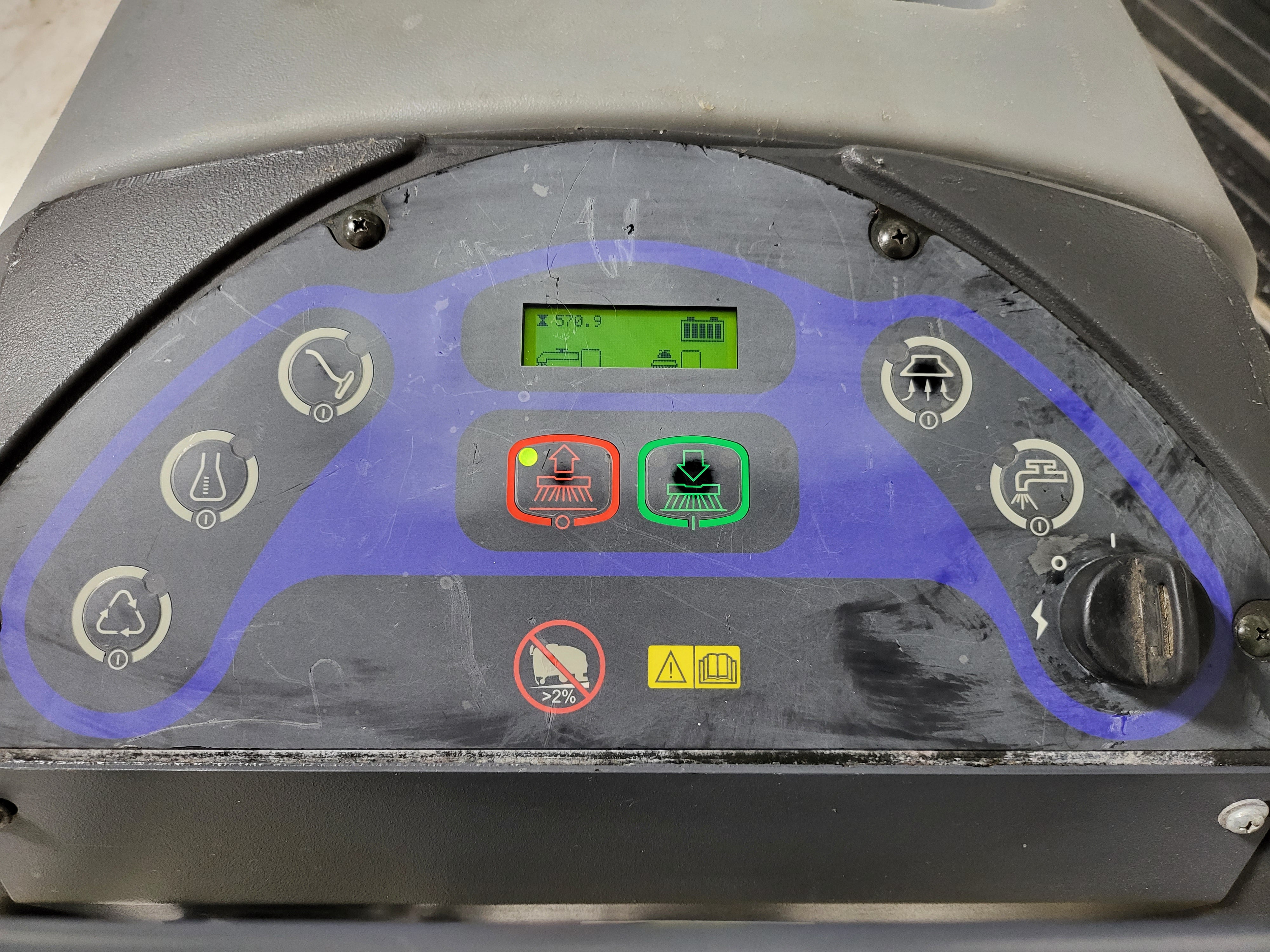 Advance - Convertamatic 28D-C - LOW HOURS - FULLY RECONDITIONED - AUTOMATIC SCRUBBER - FLOOR MACHINE - 30 DAY  PARTS WARRANTY