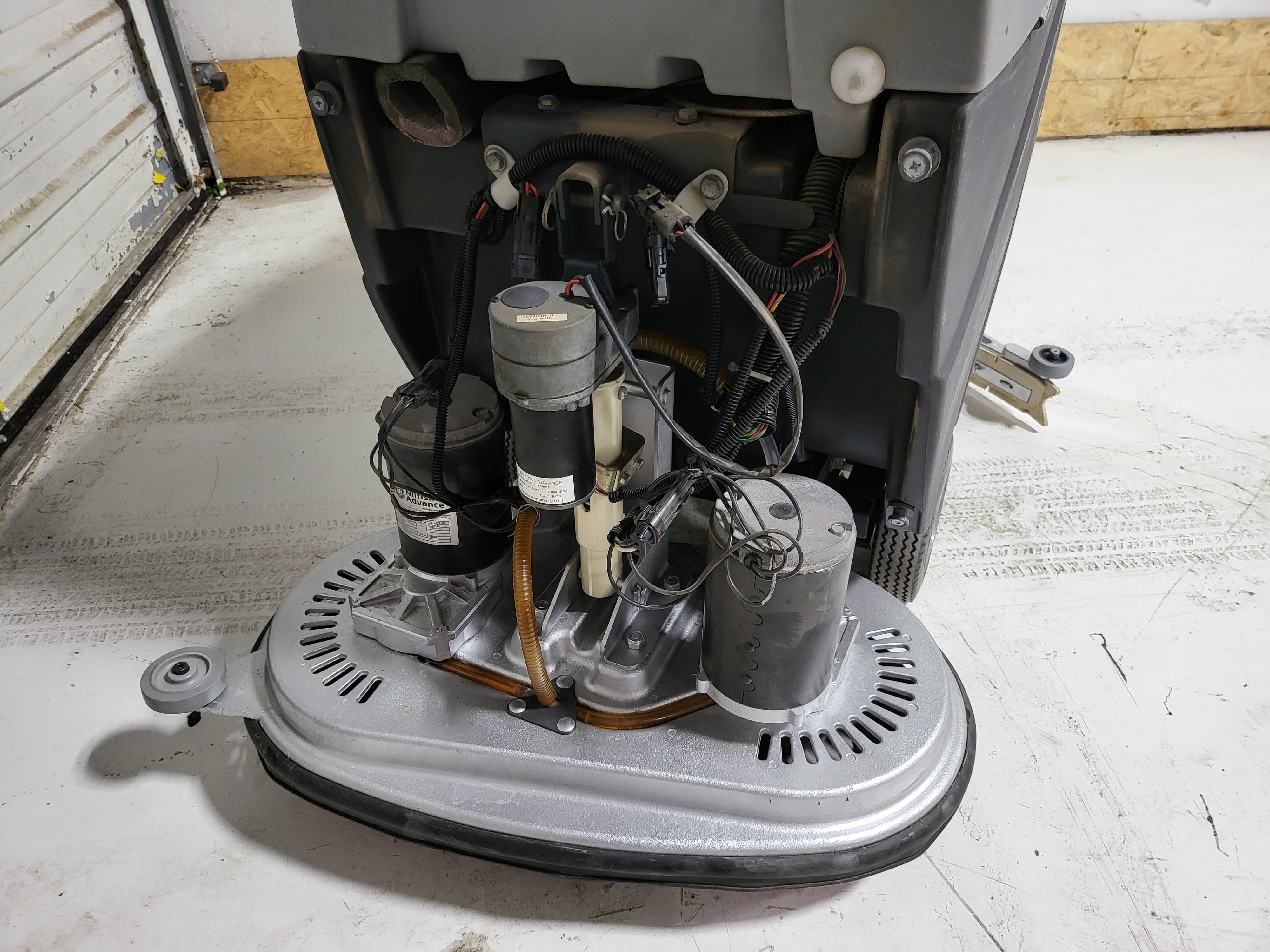 Advance - Convertamatic 28D-C - LOW HOURS - FULLY RECONDITIONED - AUTOMATIC SCRUBBER - FLOOR MACHINE - 30 DAY  PARTS WARRANTY