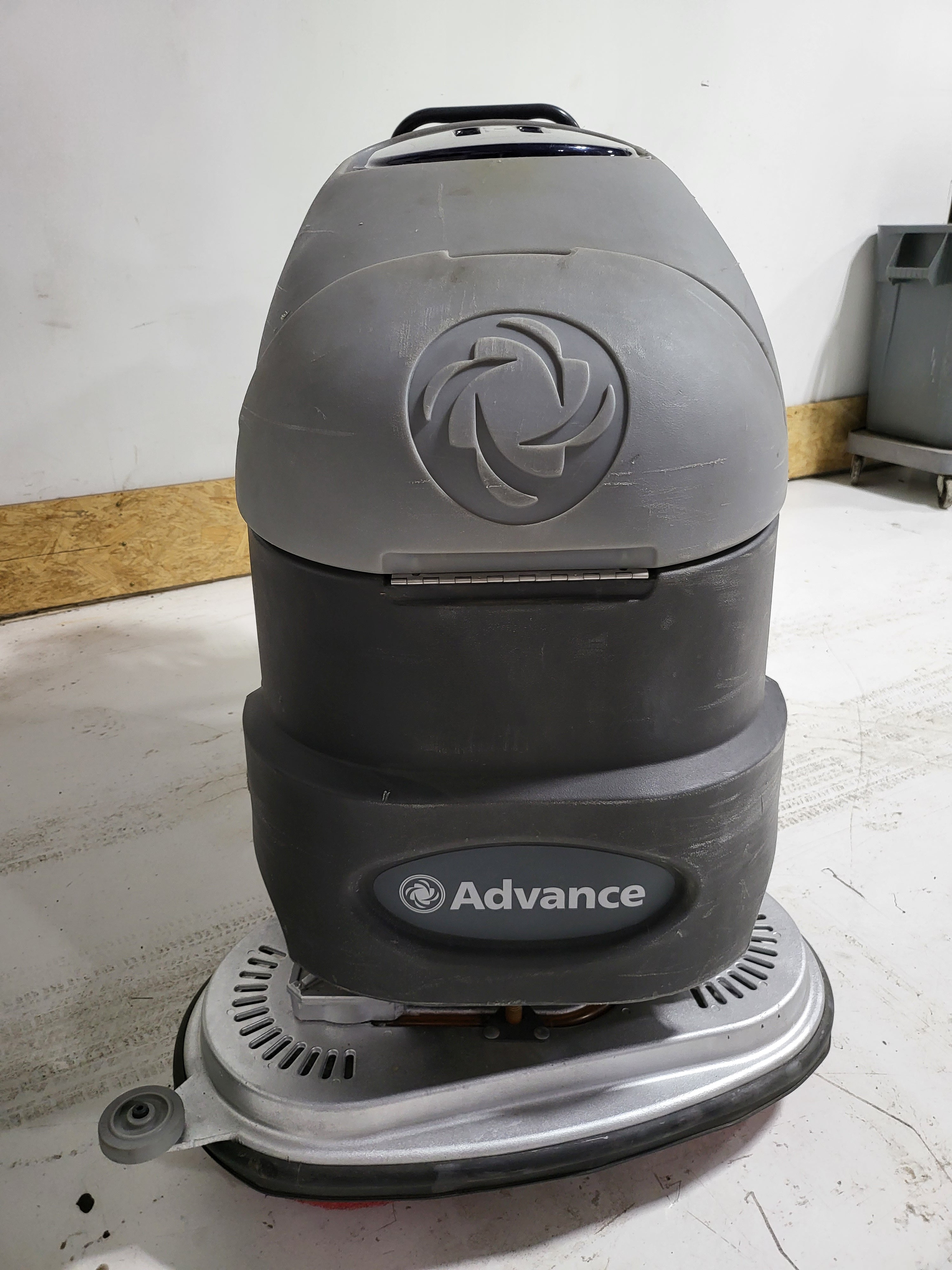 Advance - Convertamatic 28D-C - LOW HOURS - FULLY RECONDITIONED - AUTOMATIC SCRUBBER - FLOOR MACHINE - 30 DAY  PARTS WARRANTY