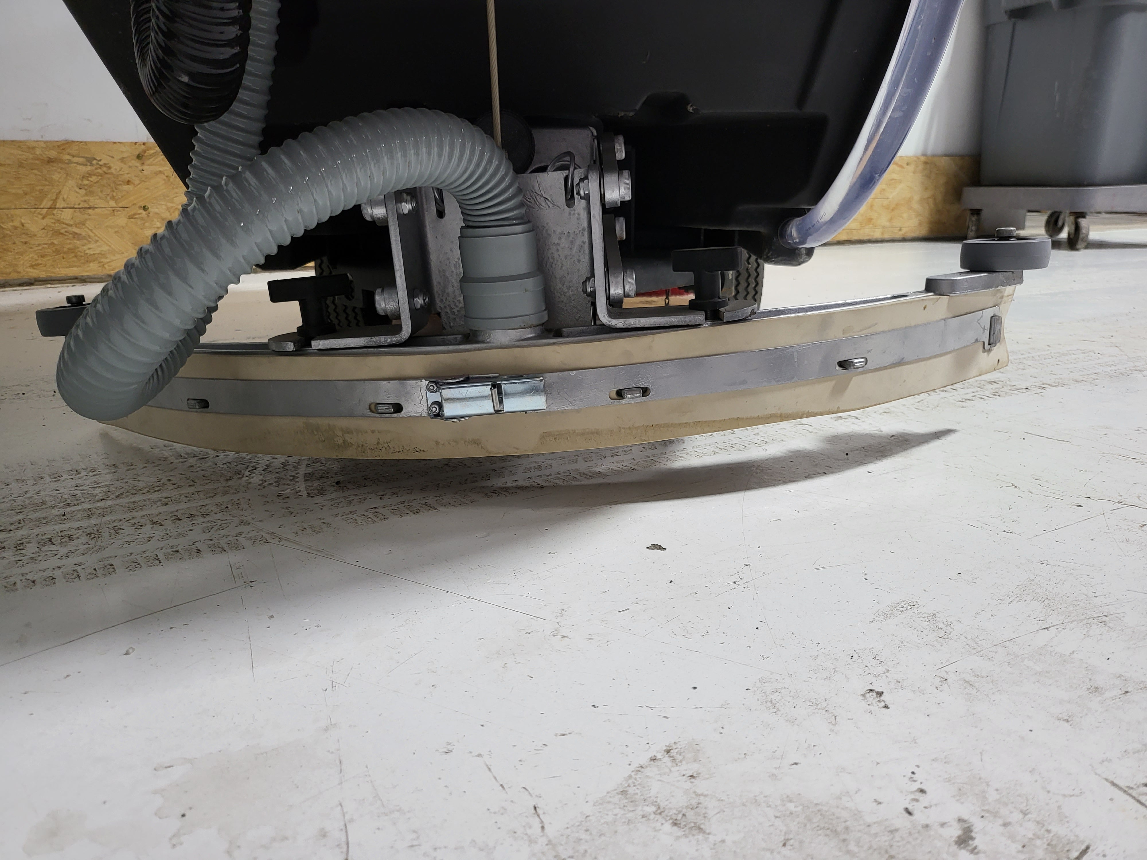 Advance - Convertamatic 28D-C - LOW HOURS - FULLY RECONDITIONED - AUTOMATIC SCRUBBER - FLOOR MACHINE - 30 DAY  PARTS WARRANTY