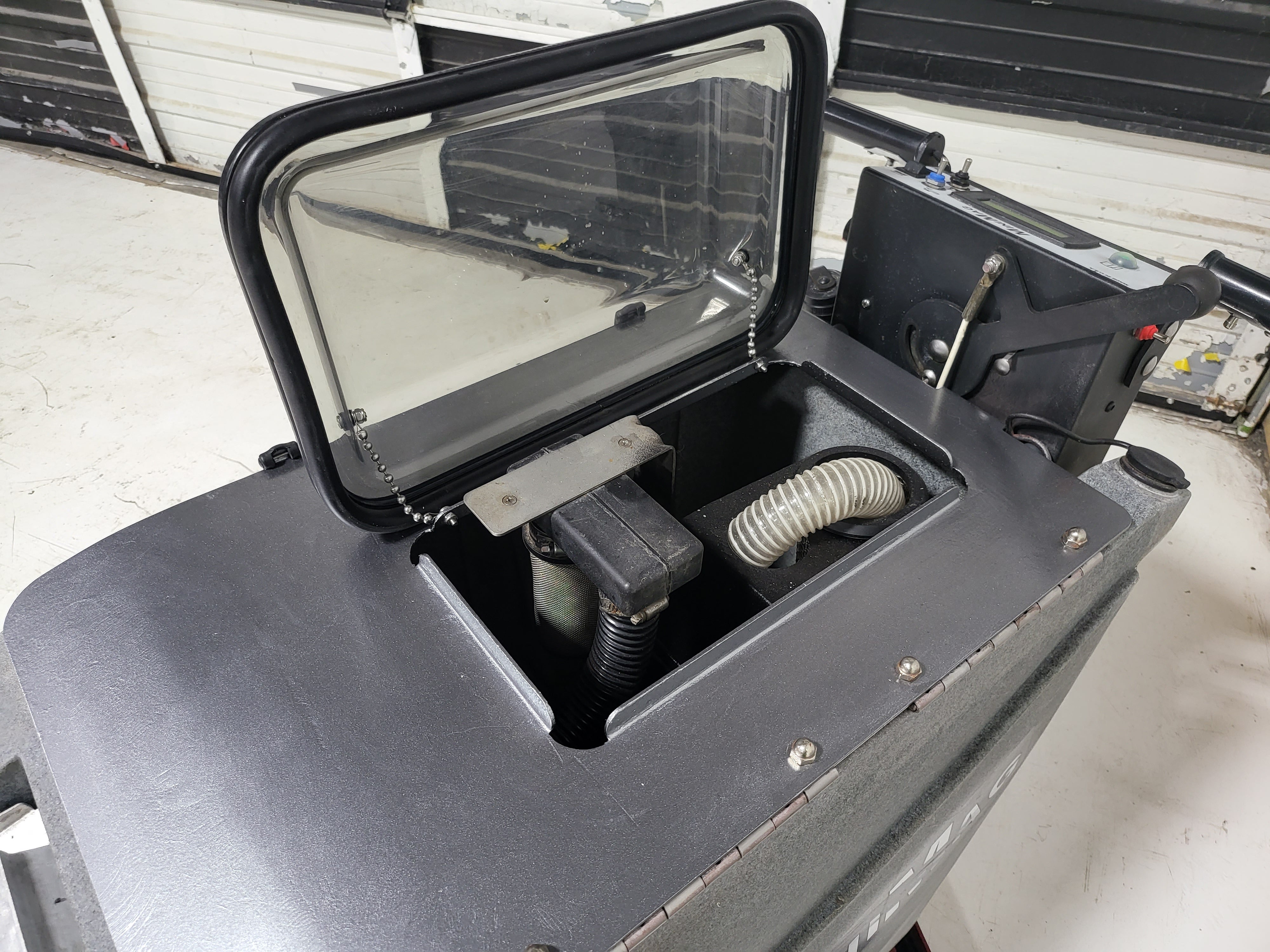 TOMCAT - MINIMAG 28-D - LOW HOURS - FULLY RECONDITIONED - AUTOMATIC SCRUBBER - FLOOR MACHINE - 30 DAY PARTS WARRANTY