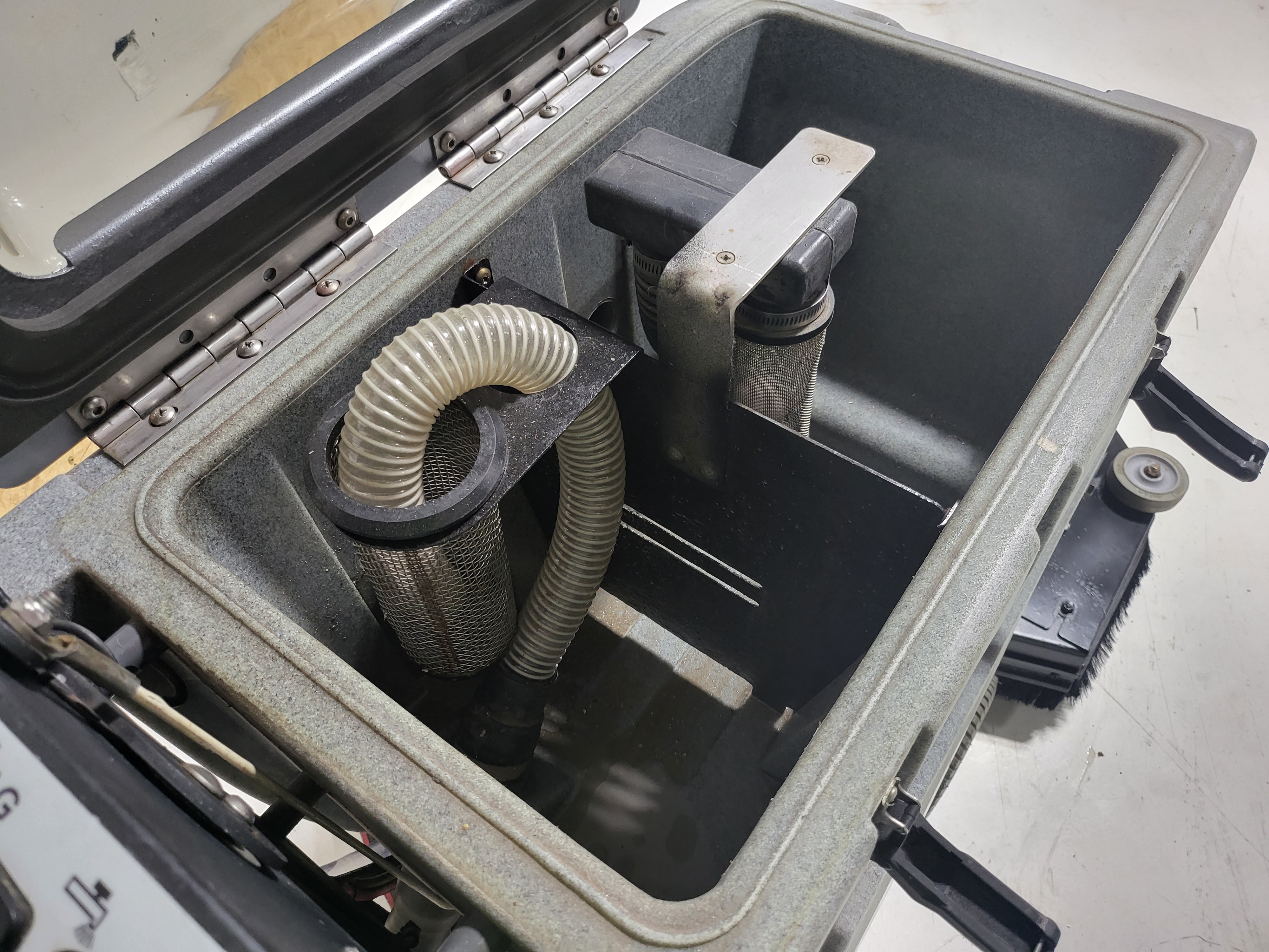 TOMCAT - MINIMAG 28-D - LOW HOURS - FULLY RECONDITIONED - AUTOMATIC SCRUBBER - FLOOR MACHINE - 30 DAY PARTS WARRANTY