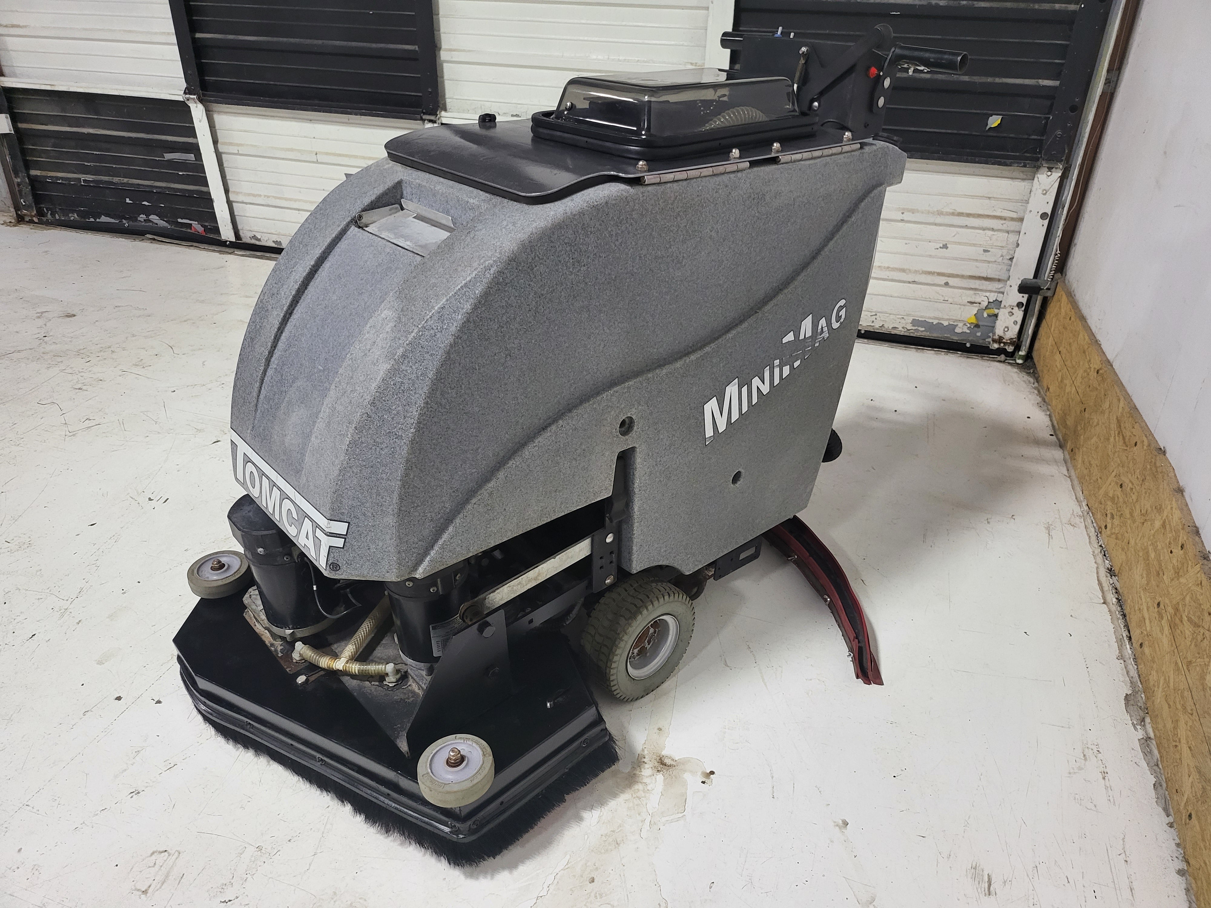 TOMCAT - MINIMAG 28-D - LOW HOURS - FULLY RECONDITIONED - AUTOMATIC SCRUBBER - FLOOR MACHINE - 30 DAY PARTS WARRANTY