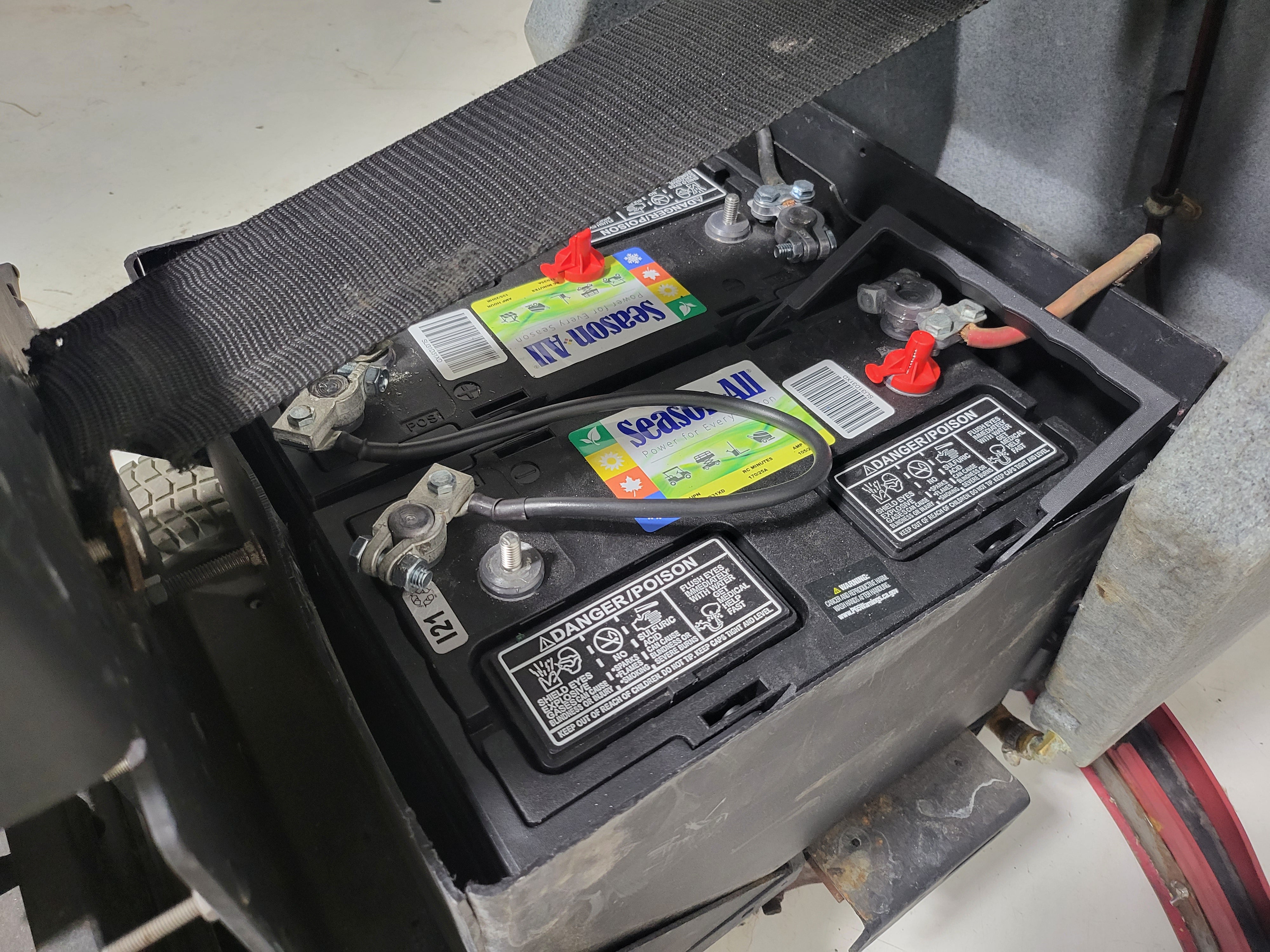 TOMCAT - MINIMAG 28-D - LOW HOURS - FULLY RECONDITIONED - AUTOMATIC SCRUBBER - FLOOR MACHINE - 30 DAY PARTS WARRANTY