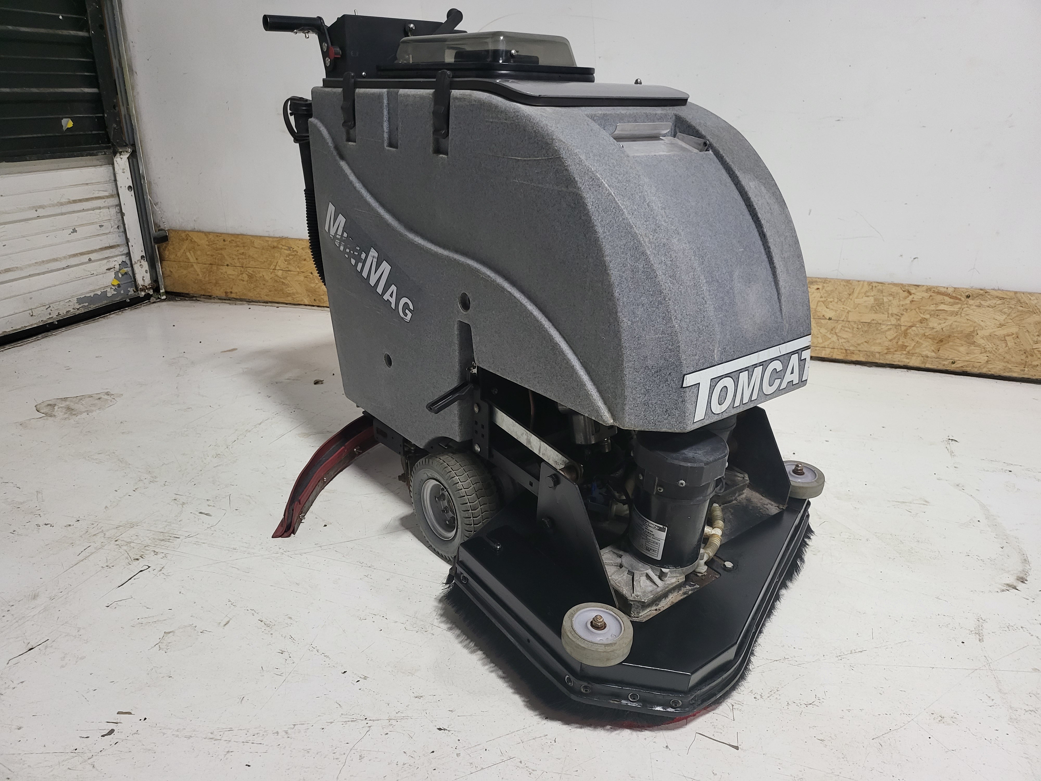 TOMCAT - MINIMAG 28-D - LOW HOURS - FULLY RECONDITIONED - AUTOMATIC SCRUBBER - FLOOR MACHINE - 30 DAY PARTS WARRANTY
