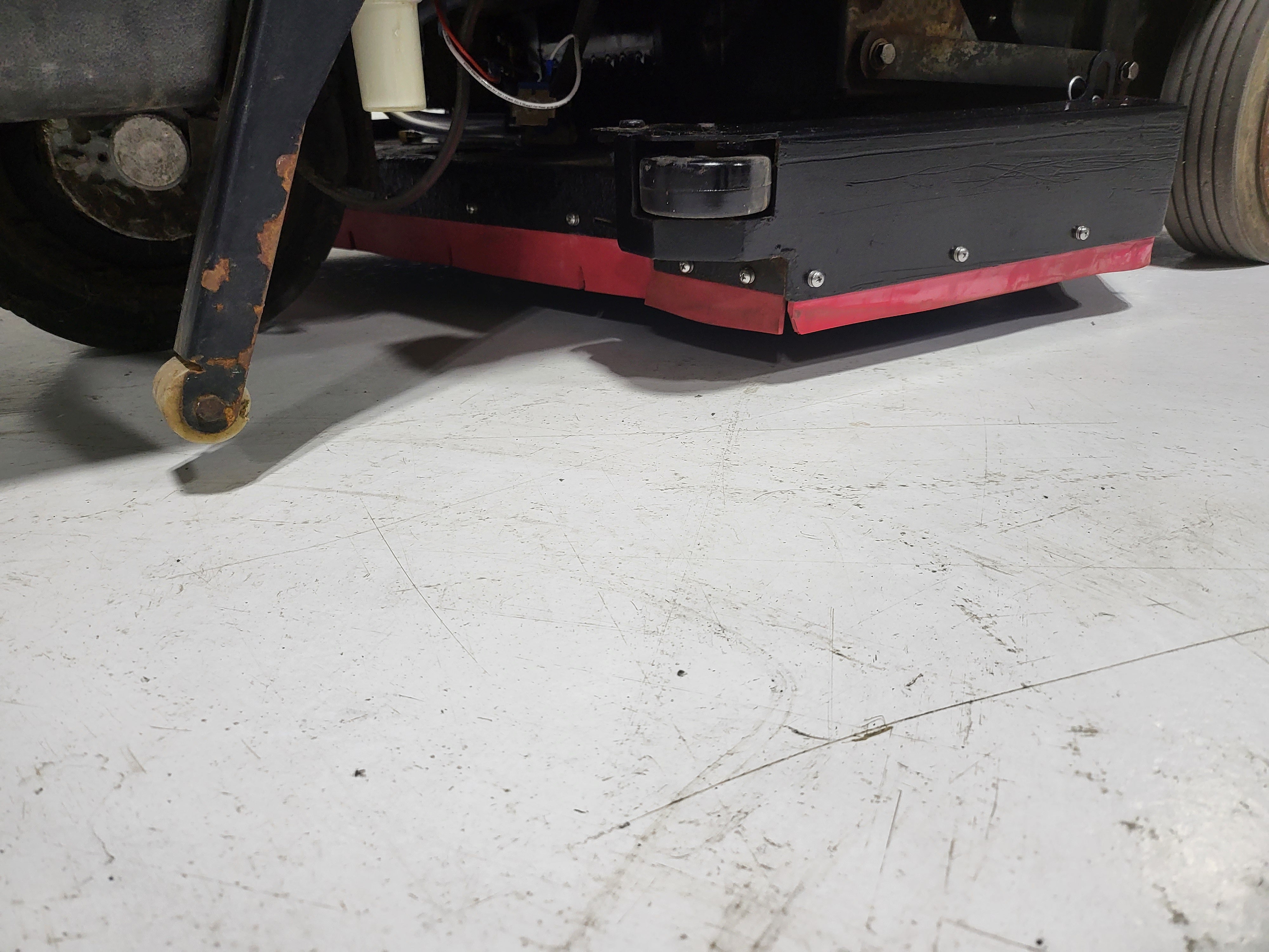 NSS 3329 - Ride On Automatic Floor Scrubber - 33" Cleaning Path - Refurbished - Floor Machine - Great Condition