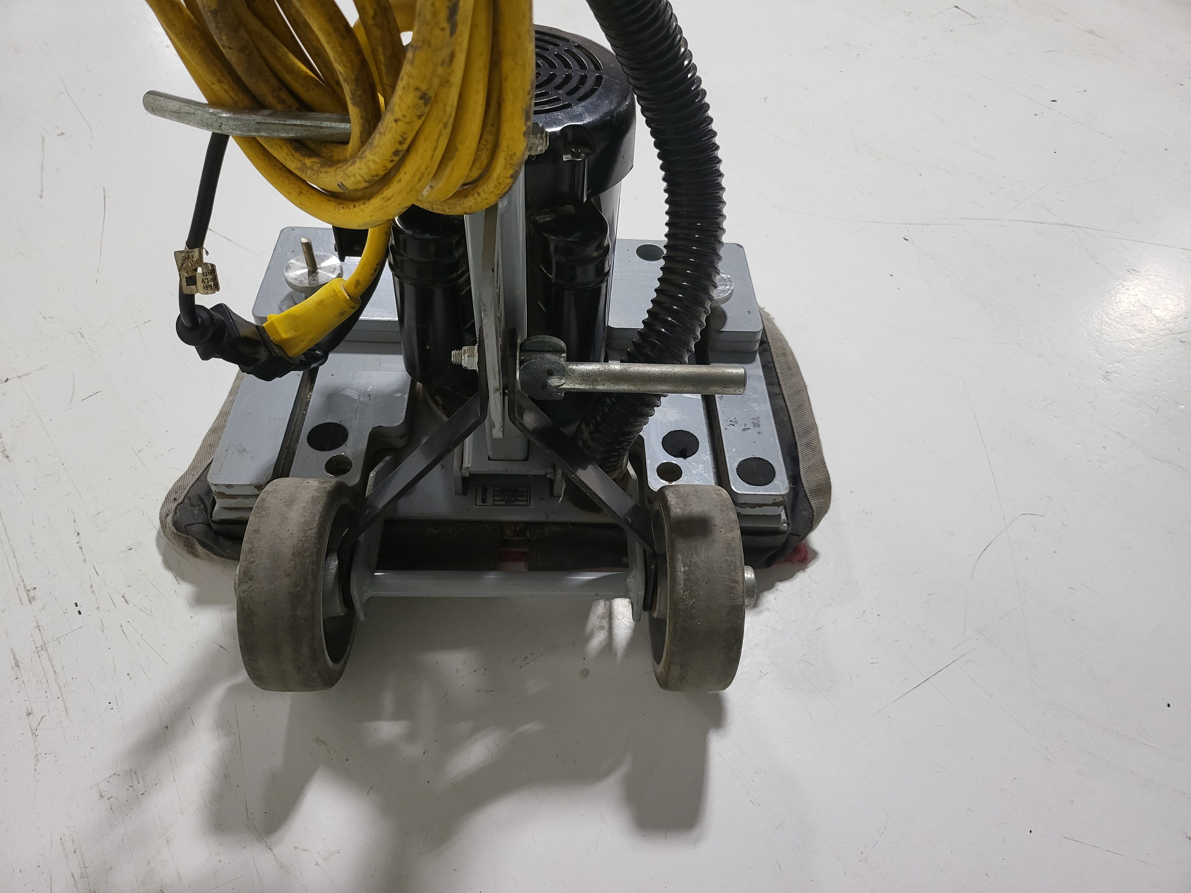 20" Oscillating Floor Machine - Excellent Condition - Floor Scrubber - Stripping Machine - Like New