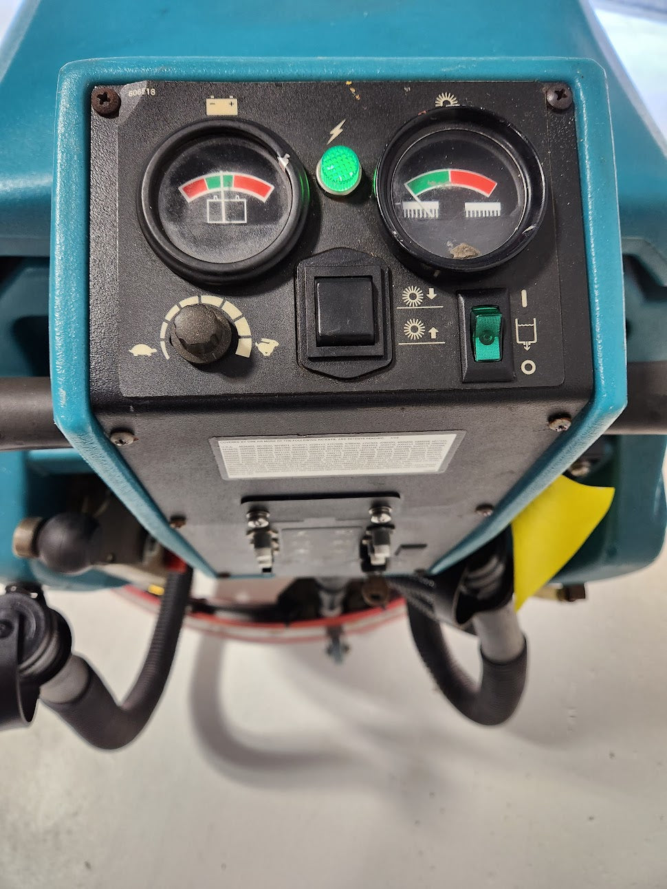 TENNANT 5400 - REFURBISHED - AUTOMATIC FLOOR SCRUBBER - LOW HOURS - FLOOR MACHINE - WARRANTY