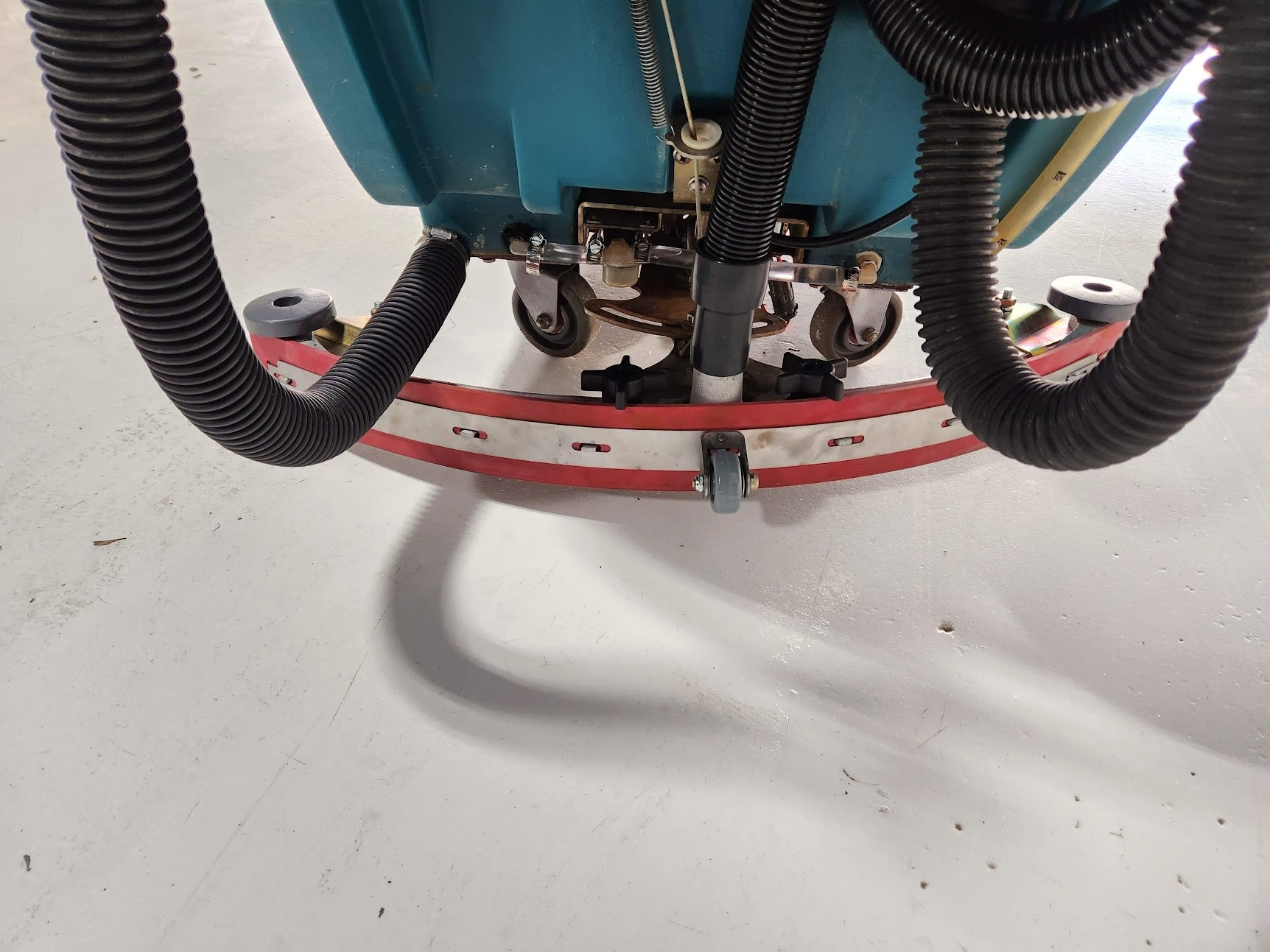 TENNANT 5400 - REFURBISHED - AUTOMATIC FLOOR SCRUBBER - LOW HOURS - FLOOR MACHINE - WARRANTY