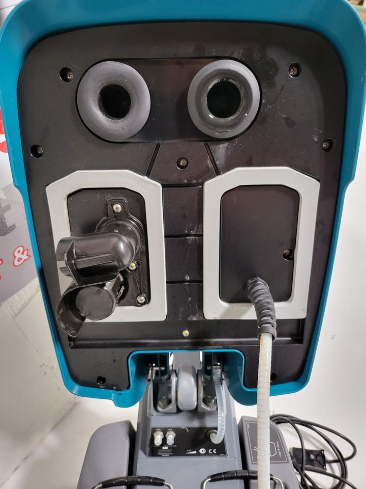 TENNANT T1B - EXCELLENT CONDITION - FLOOR SCRUBBER - EXTREMLY LOW HOURS FLOOR MACHINE - WARRANTY