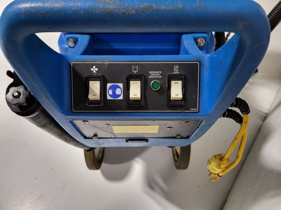 CARPET CLEANER - HOT WATER EXTRACTION - GOOD CONDITION - WAND INCLUDED