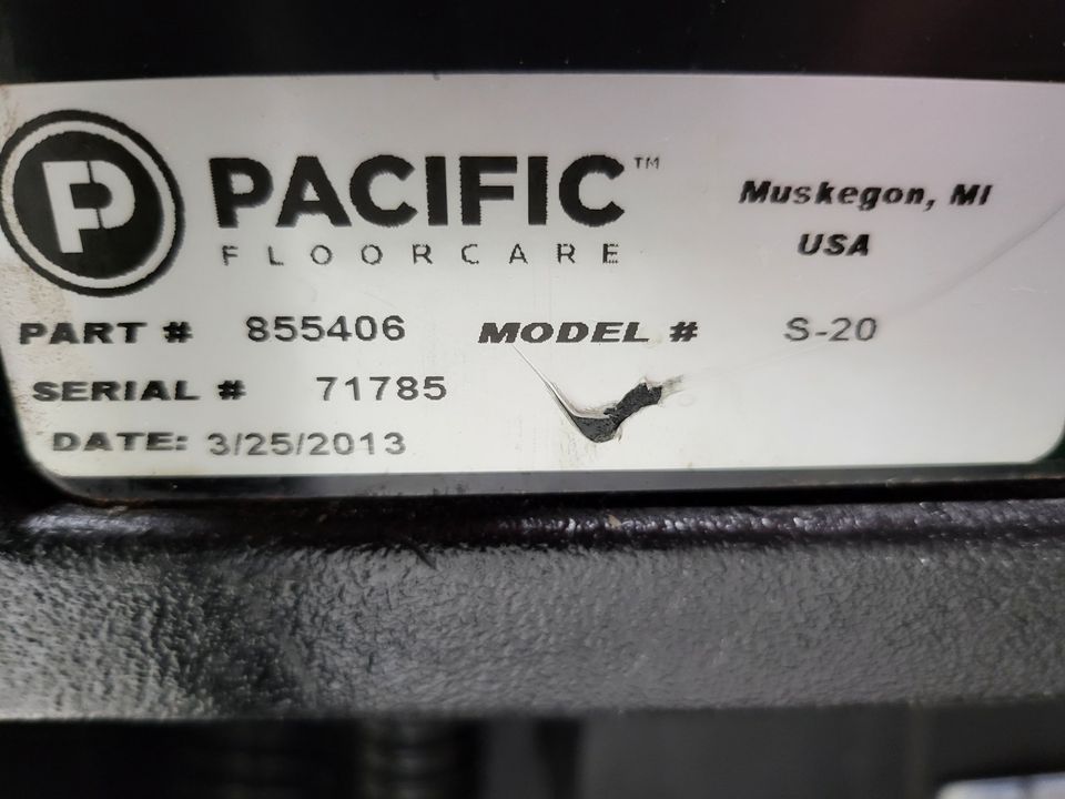 PACIFIC S20 - ORBITAL 20" - TRACTION DRIVE -EXCELLENT CONDITION - FLOOR SCRUBBER - EXTREMLY LOW HOURS